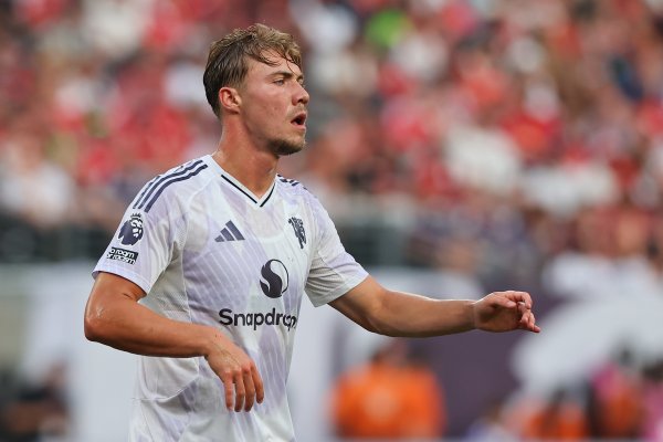 Romano: Napoli contacts Manchester United again to talk about Hoylen, the player wants to transfer permanently